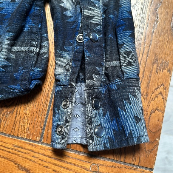 Moonshine Spirit By Brad Paisley Button Down Shirt - Picture 6 of 9